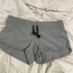 Lulu Lemon size 6